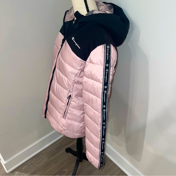 ❌SOLD❌WOMENS CHAMPION PUFFER JACKET - Picture 3 of 11